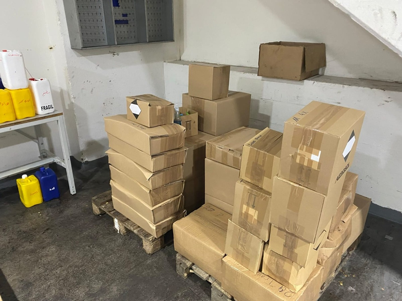 ZOLL-E: Staatsanwaltschaft Wuppertal - Zollfahndung Essen heben illegale Shisha-Tabak Produktion in Remscheid aus - 3 Festnahmen - 700 kg illegaler Wasserpfeifentabak - Foto: presseportal.de