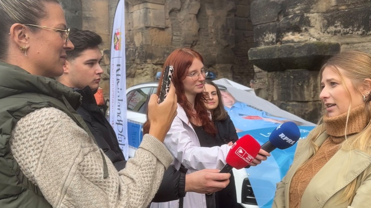 POL-PPTR: Neue Kampagne gegen Callcenter-Betrug an der Porta Nigra vorgestellt - Foto: presseportal.de