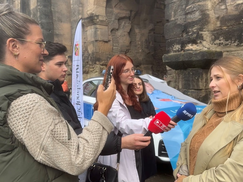 POL-PPTR: Neue Kampagne gegen Callcenter-Betrug an der Porta Nigra vorgestellt - Foto: presseportal.de