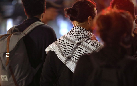 Mann bei Demo in Berlin-Neukölln (Archiv) - Foto: über dts Nachrichtenagentur