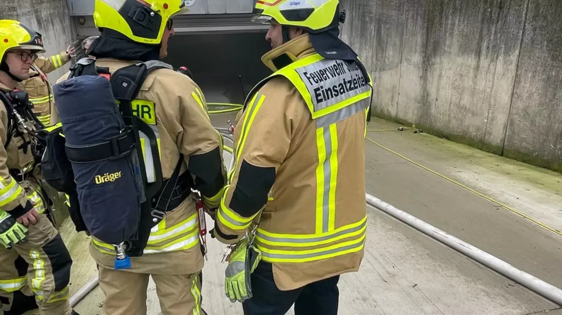 FW-Stolberg: PKW-Brand in Tiefgarage - Bild: presseportal.de