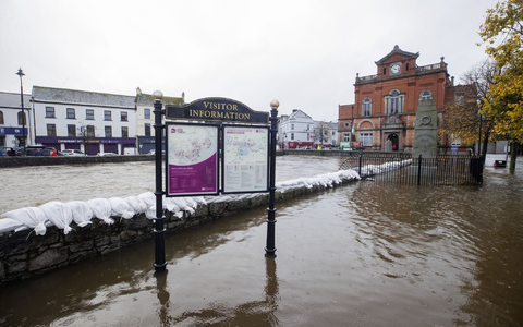 In Teilen Nordirlands wurden Überschwemmungen gemeldet. - Foto: Liam Mcburney/PA Wire/dpa