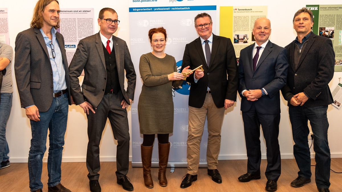 POL-BN: Gemeinsame Anlaufstelle im Herzen Tannenbuschs - Das Quartiersmanagement Neu-Tannenbusch und der Bezirksdienst der Polizei beziehen neue Räume in direkter Nachbarschaft an der Oppelner Straße. - Foto: presseportal.de