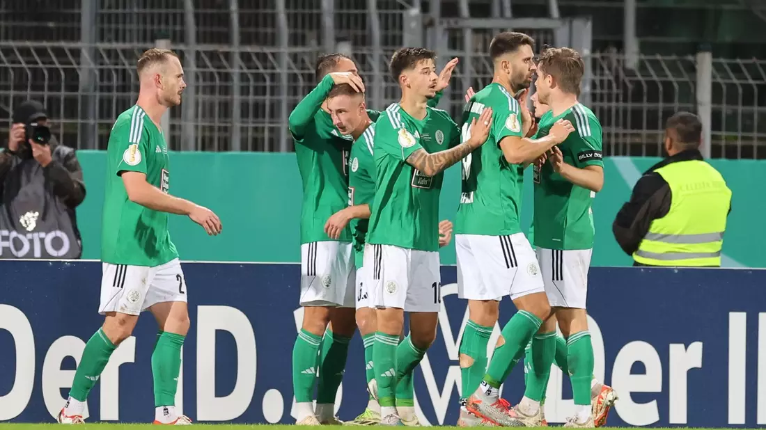 Underdog FC Homburg setzte sich gegen Zweitligist SpVgg Greuther Fürth durch. - Bild: Jörg Halisch/dpa
