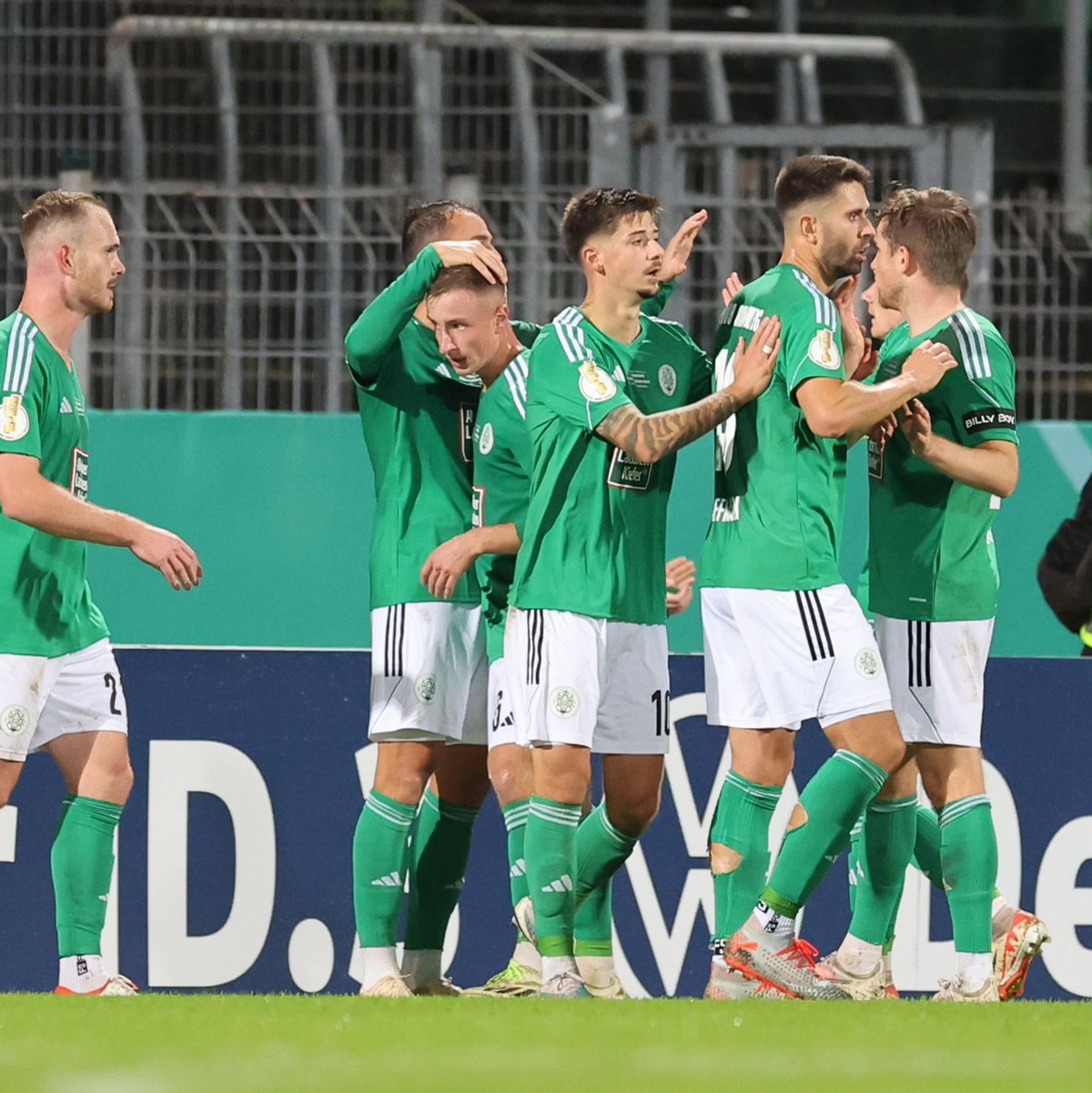 Underdog FC Homburg setzte sich gegen Zweitligist SpVgg Greuther Fürth durch. - Foto: Jörg Halisch/dpa