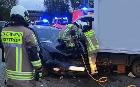 FW-BOT: Verkehrsunfall in Bottrop-Boy - eine Person eingeklemmt - Foto: presseportal.de