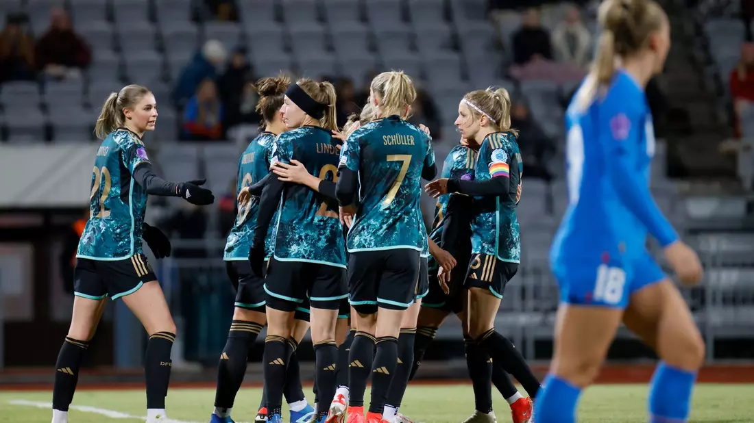 Die DFB-Frauen konnten einen knappen Sieg auf Island bejubeln. - Bild: Brynjar Gunnarsson/dpa