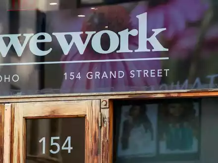 WeWork wurde zu einem mahnenden Beispiel für maßlos überbewertete US-Start-ups. - Foto: Mary Altaffer/AP/dpa