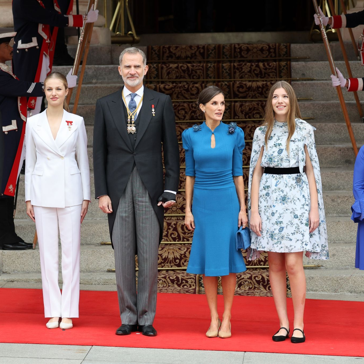 Ministerpräsident Pedro Sanchez (l-r), Prinzessin Leonor, König Felipe, Königin Letizia, Infantin Sofia und Francina Armengol, Präsidentin des Abgeordnetenhauses. - Foto: Raúl Terrel/EUROPA PRESS/dpa