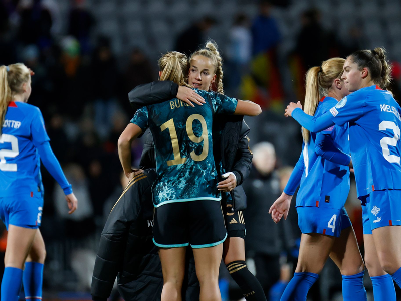 Giulia Gwinn (hinten) und Klara Bühl sicherten den DFB-Sieg auf Island. - Foto: Brynjar Gunnarsson/dpa