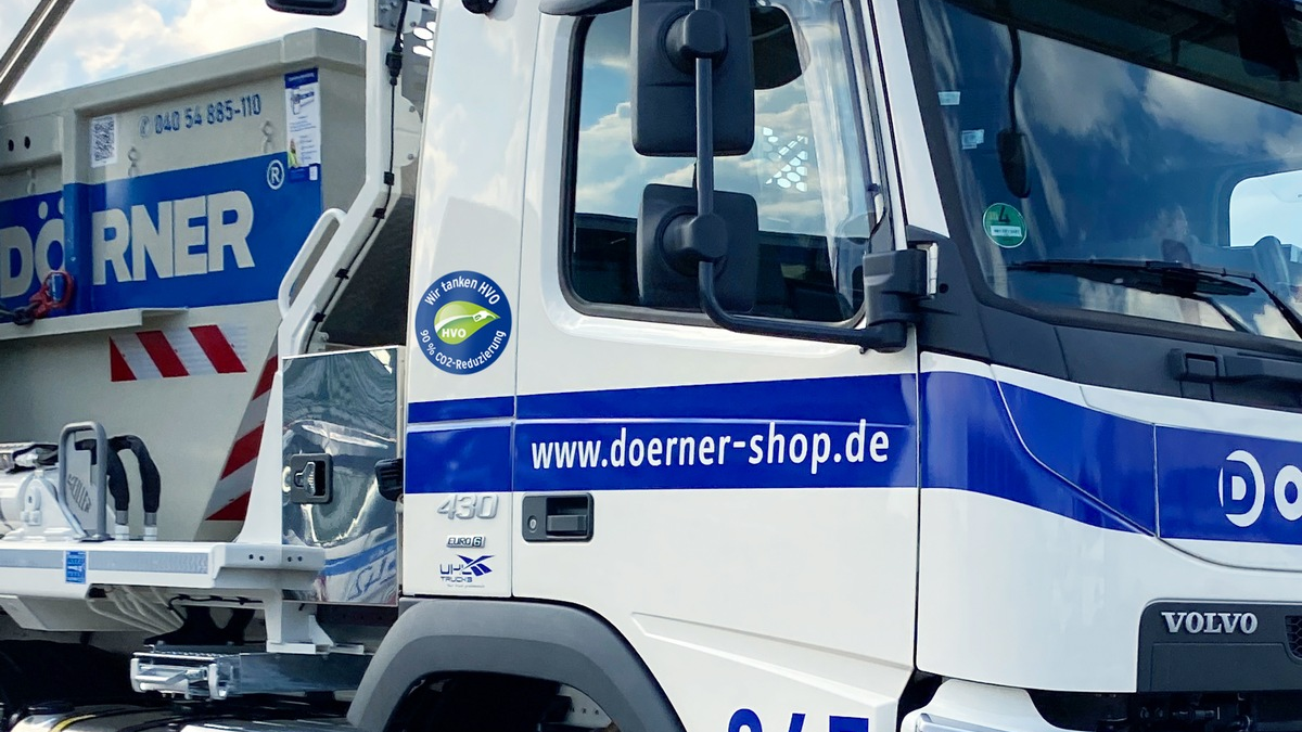 Der Fuhrparkbetrieb von OTTO DÖRNER wird klimafreundlicher durch den Einsatz vom emissionsarmen Treibstoff HVO aus pflanzlichen Abfällen - Foto: presseportal.de