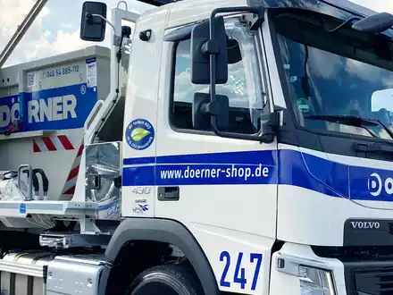 Der Fuhrparkbetrieb von OTTO DÖRNER wird klimafreundlicher durch den Einsatz vom emissionsarmen Treibstoff HVO aus pflanzlichen Abfällen - Foto: presseportal.de