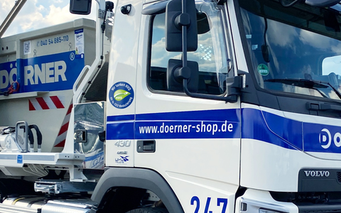 Der Fuhrparkbetrieb von OTTO DÖRNER wird klimafreundlicher durch den Einsatz vom emissionsarmen Treibstoff HVO aus pflanzlichen Abfällen - Foto: presseportal.de