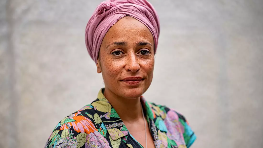 Zadie Smith legt einen historischen Roman vor, der viele aktuelle Bezüge hat. - Bild: Fabian Sommer/dpa