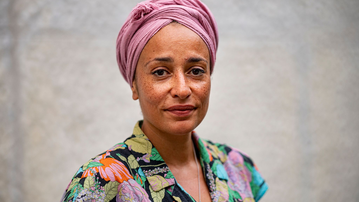 Zadie Smith legt einen historischen Roman vor, der viele aktuelle Bezüge hat. - Foto: Fabian Sommer/dpa