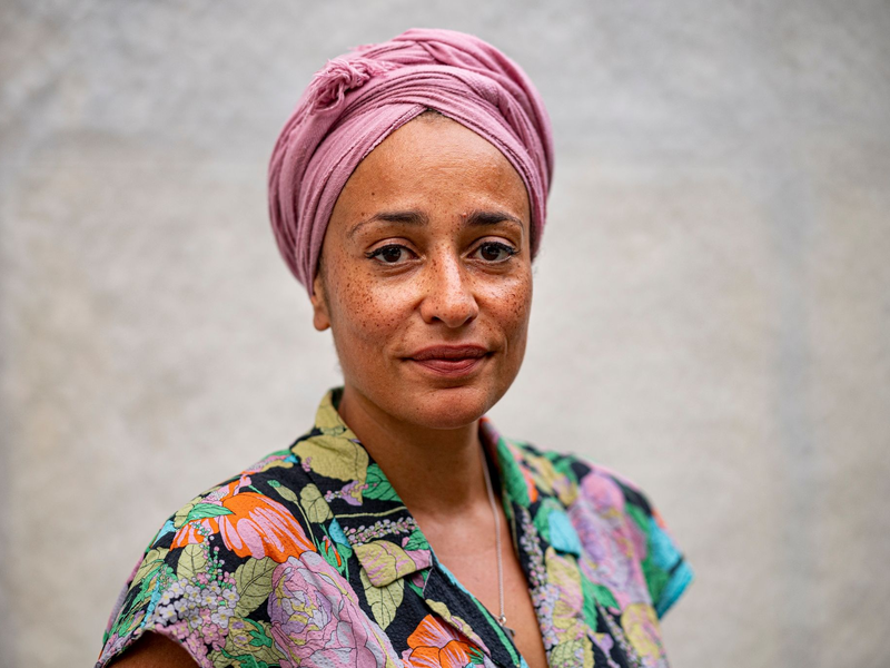 Zadie Smith legt einen historischen Roman vor, der viele aktuelle Bezüge hat. - Foto: Fabian Sommer/dpa