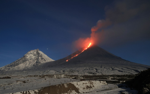 Der Vulkan Kljutschewskoj auf der Halbinsel Kamtschatka ist ähnlich wie auf diesem Bild wieder ausgebrochen. (Archivbild) - Foto: Yuri Demyanchuk/AP/dpa Der Vulkan Kljutschewskoj auf der Halbinsel Kamtschatka ist ähnlich wie auf diesem Bild wieder ausgebrochen. (Archivbild) - Foto: Yuri Demyanchuk/AP/dpa