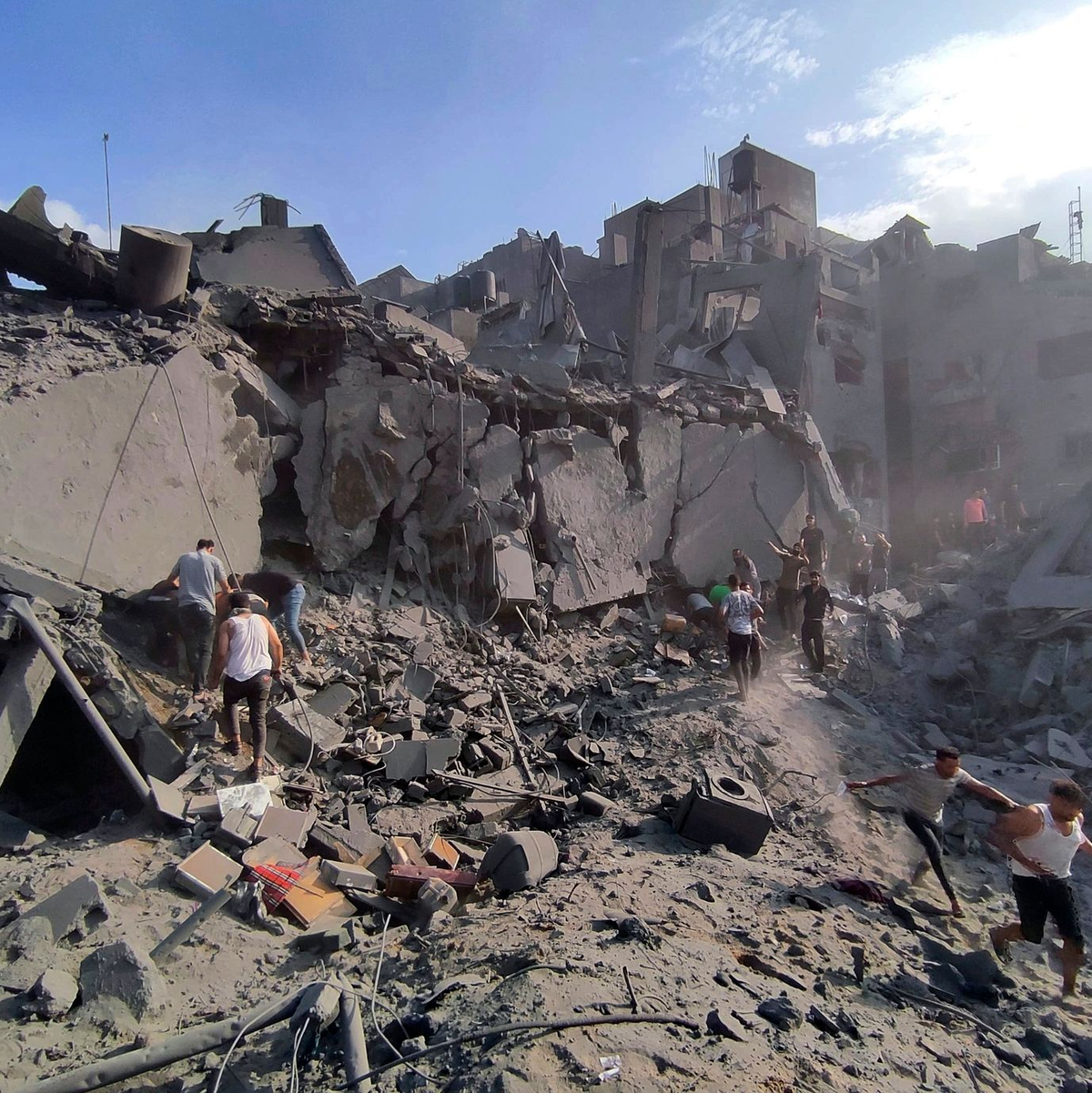 Nach israelischen Angaben wurde bei dem Luftangriff auf Dschabalia auch der Hamas-Kommandant Ibrahim Biari getötet. - Foto: Abdul Qader Sabbah/AP