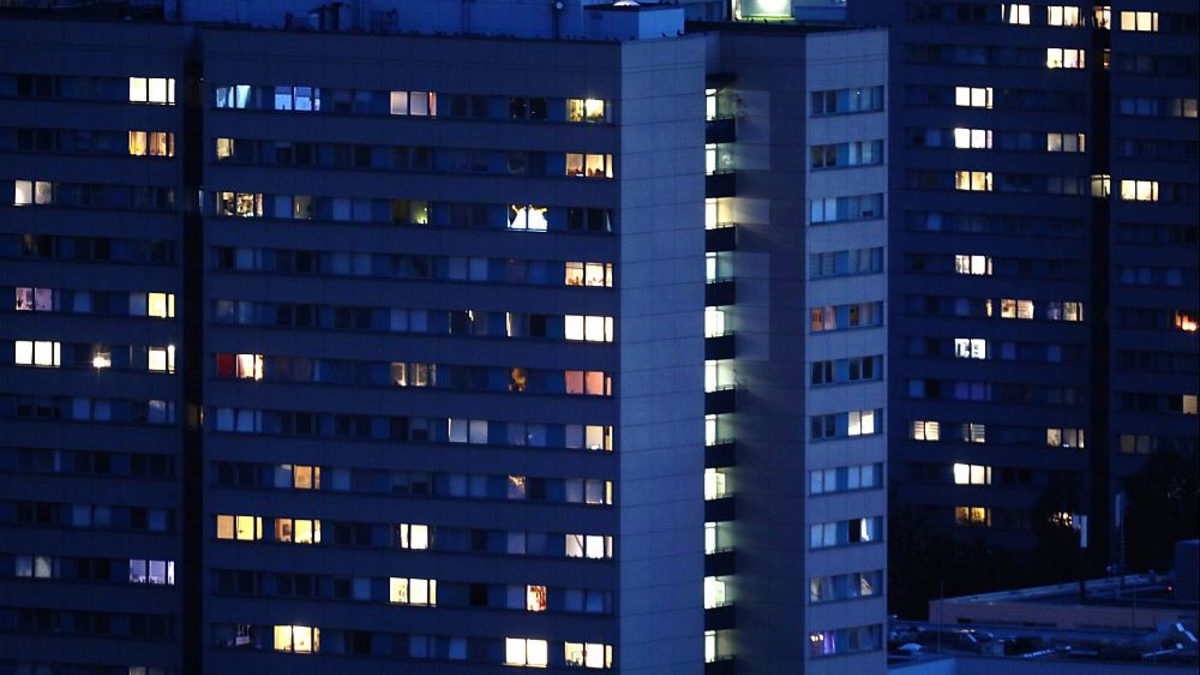 Wohnungen bei Anbruch der Dunkelheit (Archiv) - Foto: über dts Nachrichtenagentur