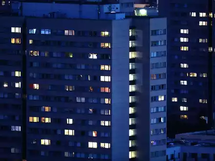 Wohnungen bei Anbruch der Dunkelheit (Archiv) - Foto: über dts Nachrichtenagentur