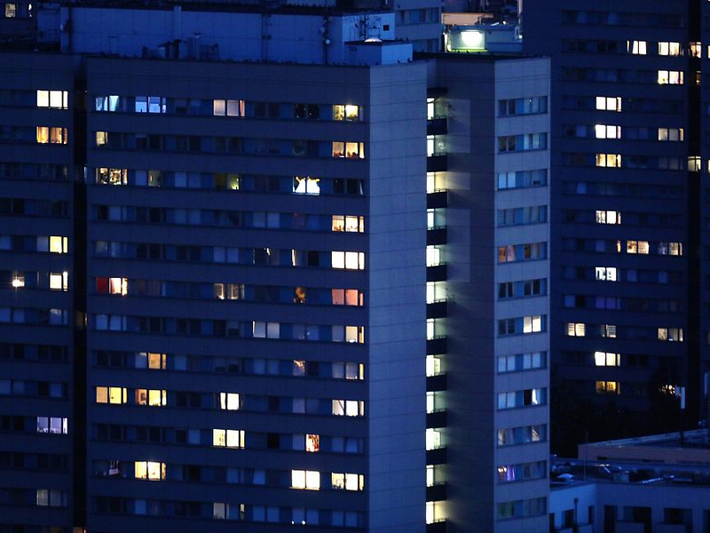 Wohnungen bei Anbruch der Dunkelheit (Archiv) - Foto: über dts Nachrichtenagentur