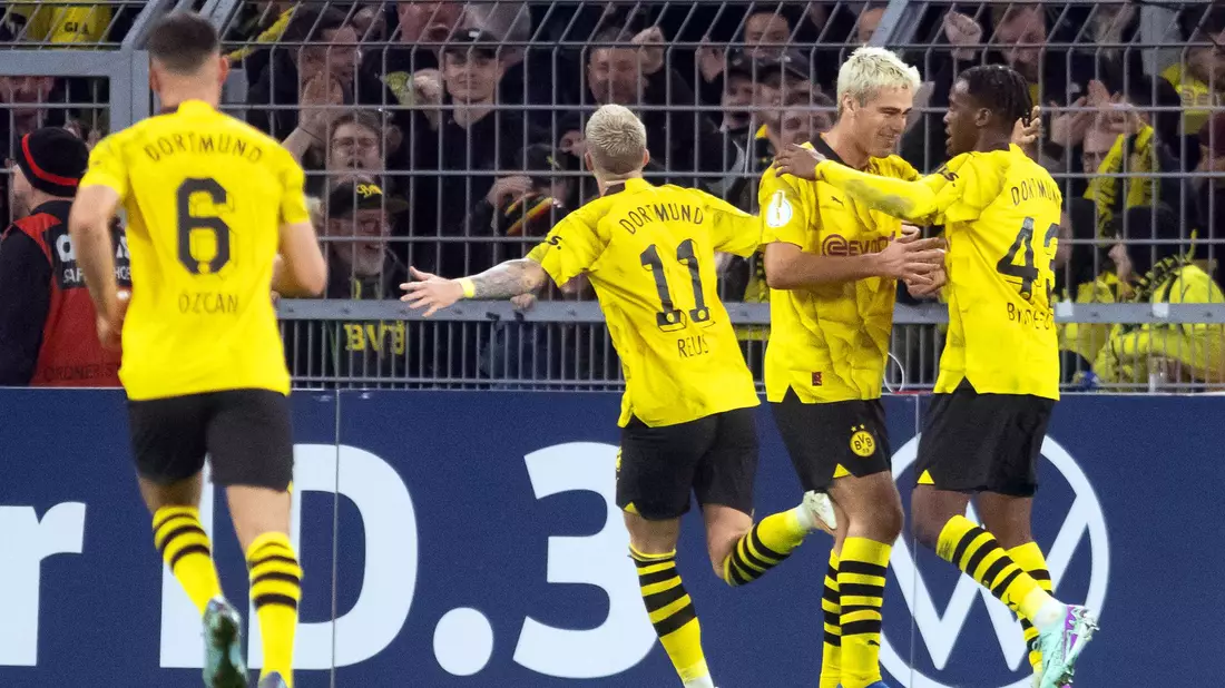 Marco Reus (2.v.l) brachte den BVB gegen Hoffenheim in Führung. - Bild: Bernd Thissen/dpa