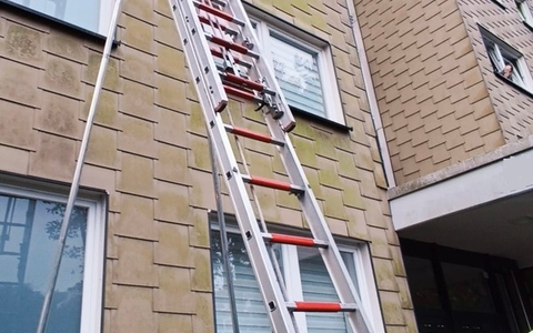 FW-EN: Hilflose Person hinter verschlossener Wohnungstür - Aufwändiger Einsatz für die Hattinger Feuerwehr - Foto: presseportal.de