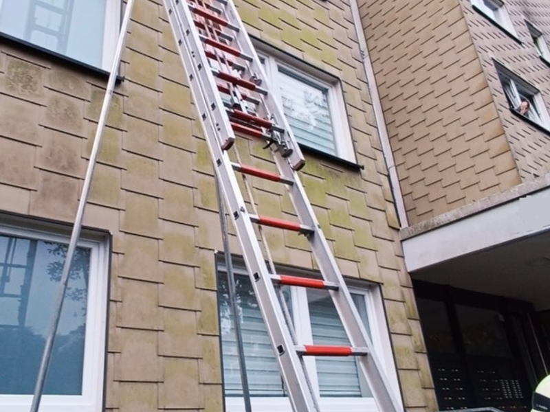 FW-EN: Hilflose Person hinter verschlossener Wohnungstür - Aufwändiger Einsatz für die Hattinger Feuerwehr - Foto: presseportal.de