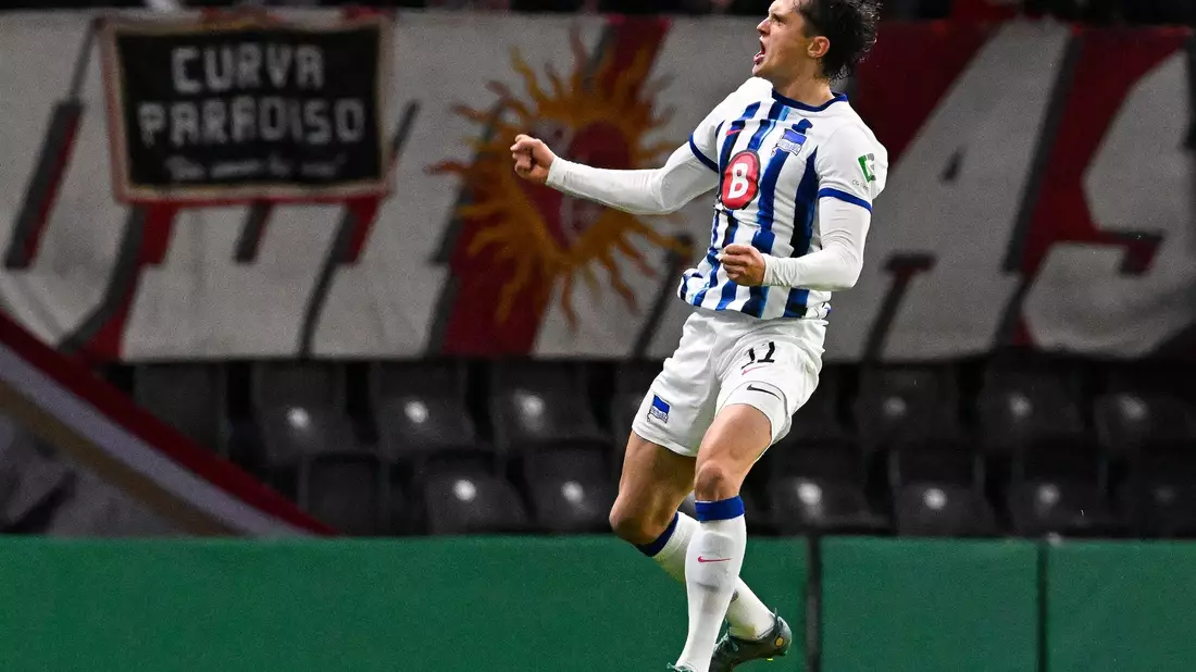 Traf per Elfmeter zur Führung gegen Mainz: Herthas Fabian Reese. - Bild: Soeren Stache/dpa