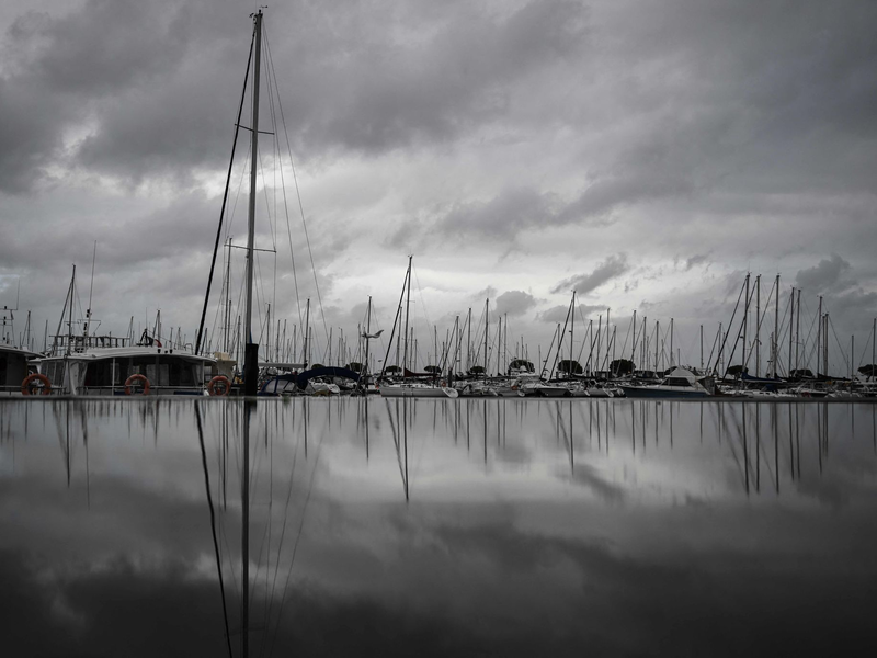 An der gesamten französischen Atlantikküste gilt bis zum Abend Überschwemmungsgefahr durch Sturmwellen. - Foto: Philippe Lopez/AFP/dpa