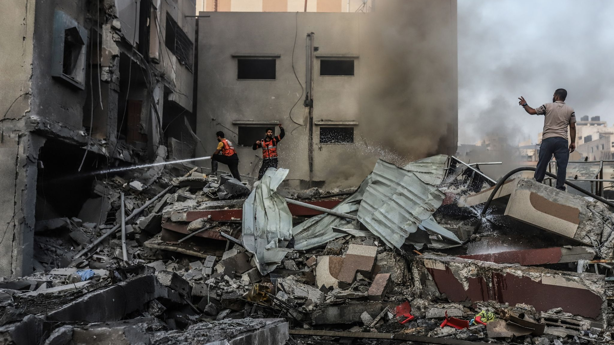 Israel hat den Gazastreifen abgeriegelt und unternimmt massive Luft- und Bodenangriffe. - Foto: Mohammad Abu Elsebah/dpa