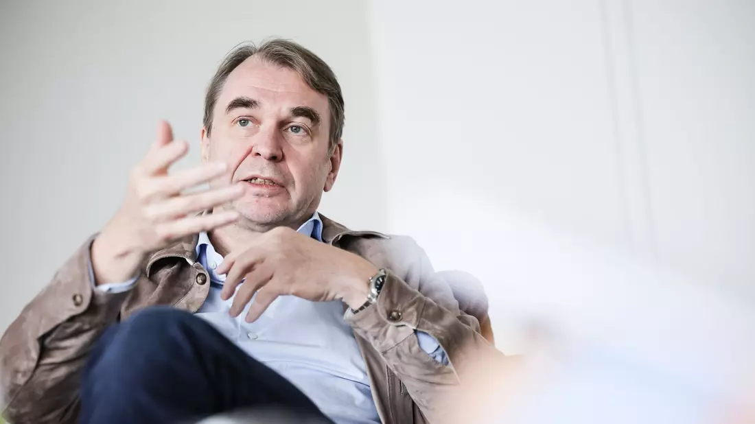 Dirk Kurbjuweit rückte im Mai unerwartet an die Spitze der «Spiegel»-Redaktion. - Bild: Christian Charisius/dpa