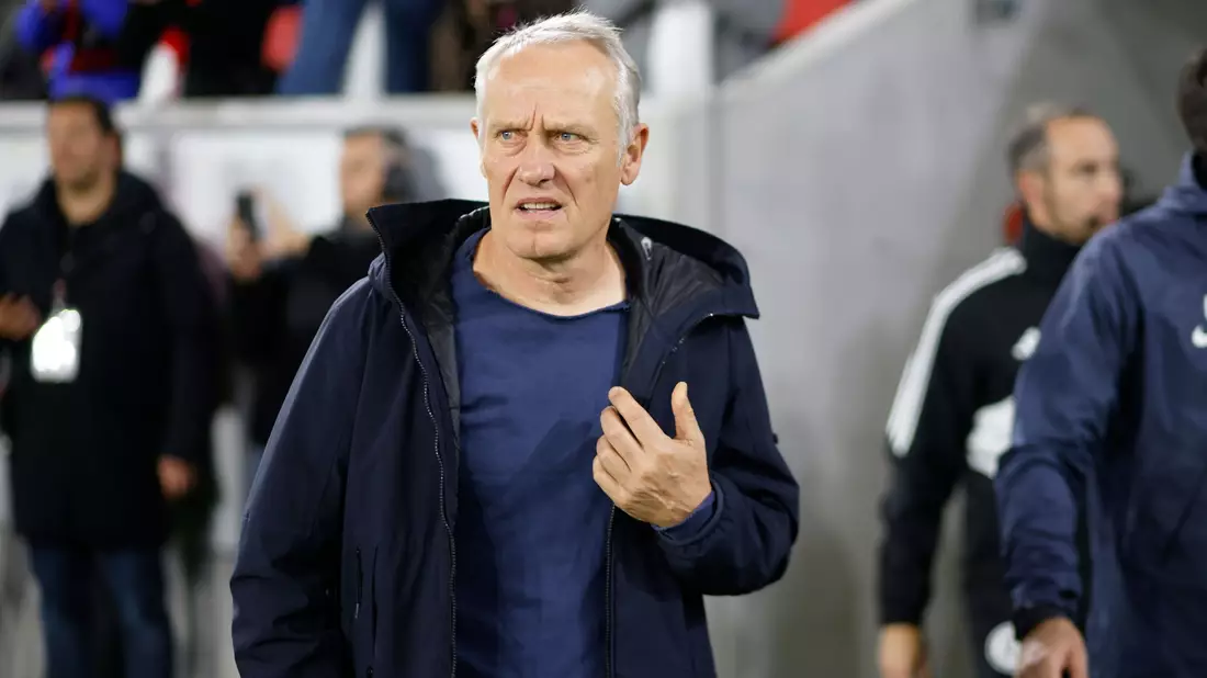 Freiburgs Trainer Christian Streich ist nach dem Spiel gegen Paderborn enttäuscht. - Bild: Philipp von Ditfurth/dpa