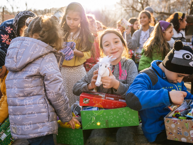 Abgabewoche von Weihnachten im Schuhkarton startet am 6.11. / Über 4.200 Abgabeorte nehmen Geschenkpakete entgegen - Foto: presseportal.de