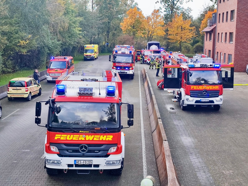FW Hünxe: Feuerwehren aus Hünxe, Hamminkeln und Voerde proben den Ernstfall am Institut der Feuerwehr in Münster - Foto: presseportal.de
