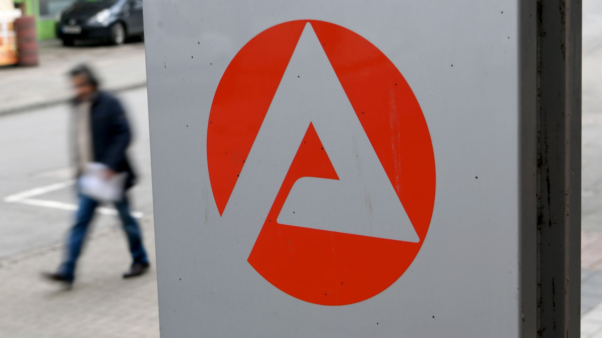 Im Oktober 2023 gibt es 165.000 Arbeitslose mehr als vor einem Jahr. - Foto: Sonja Wurtscheid/dpa