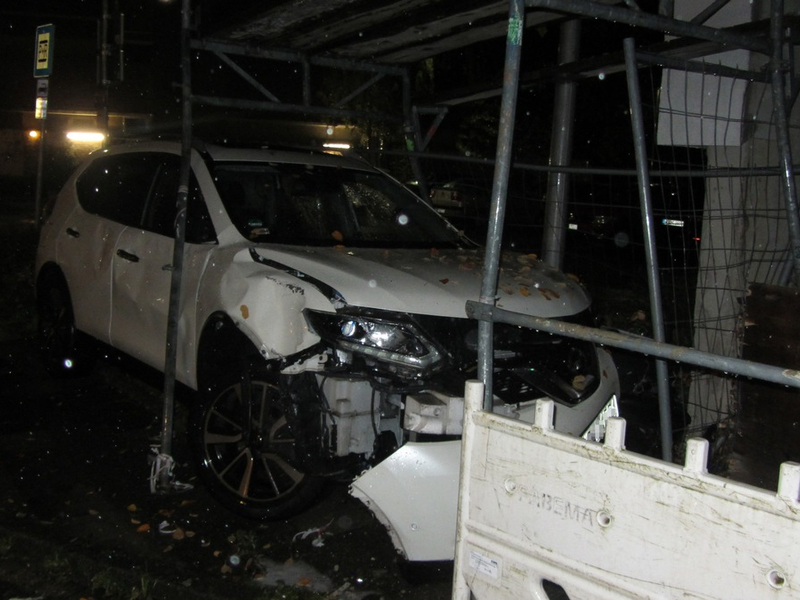 POL-NE: Alkoholisierter Autofahrer kollidiert mit Baugerüst - Foto: presseportal.de