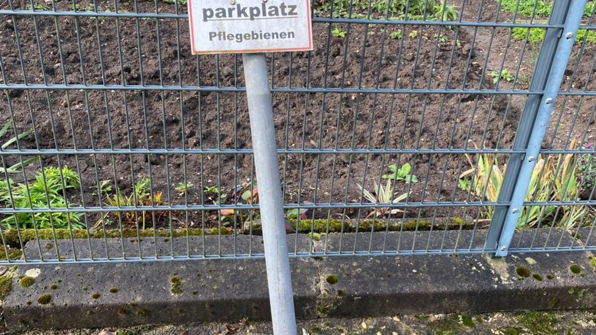 LPI-SLF: Zeugen nach Unfallflucht gesucht - Foto: presseportal.de