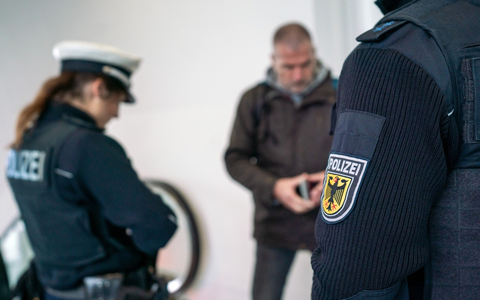 Bundespolizeidirektion München: Türkeiurlaub endet teuer - Bundespolizei treibt rund 8.000 EUR Justizschuld ein - Foto: presseportal.de