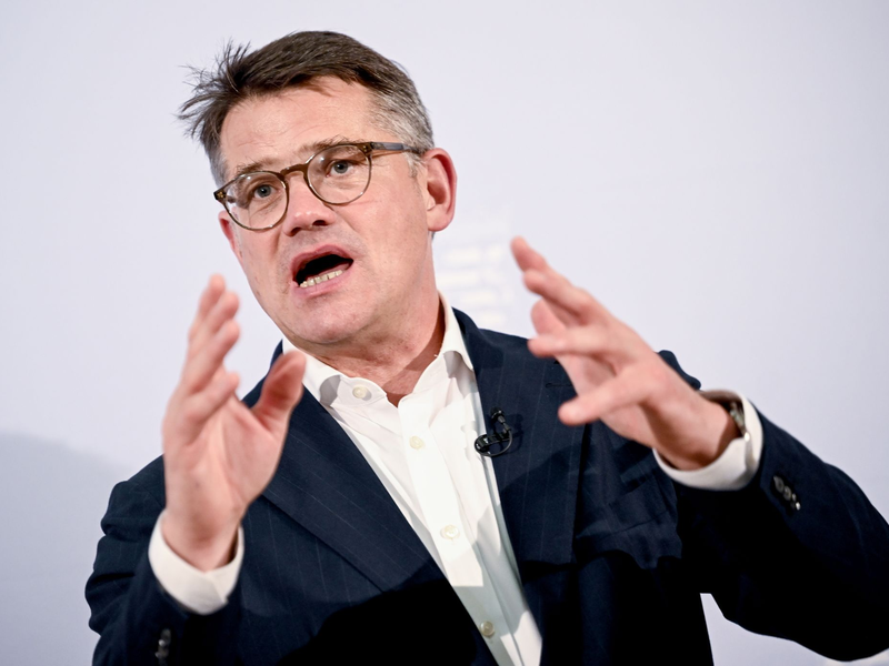 Der Vorsitzende der Länderchef-Konferenz Boris Rhein (CDU) fordert mehr Geld für Migranten. - Foto: Britta Pedersen/dpa