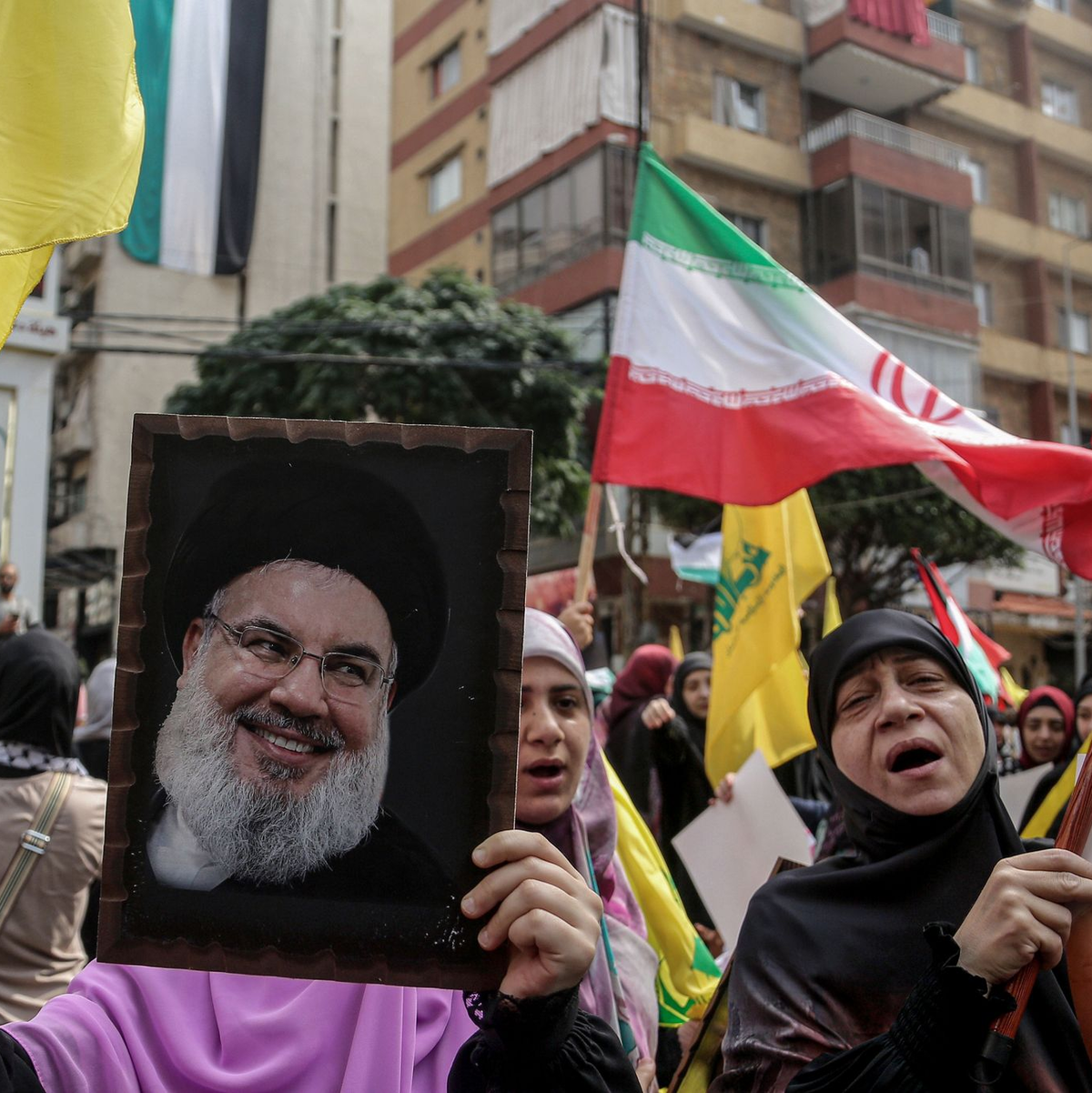 Improvisierte Stromkabel und Wasserschläuche im palästinensischen Flüchtlingslager Bourj al-Barajneh bei Beirut. - Foto: Bilal Hussein/AP/dpa