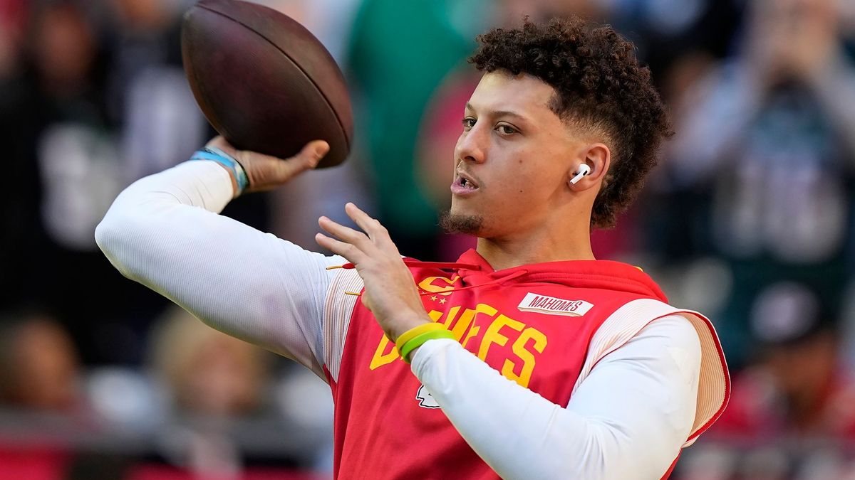 Trifft am Sonntag in Frankfurt auf die Miami Dolphins: Kansas City Chiefs-Quarterback Patrick Mahomes. - Foto: Brynn Anderson/AP/dpa