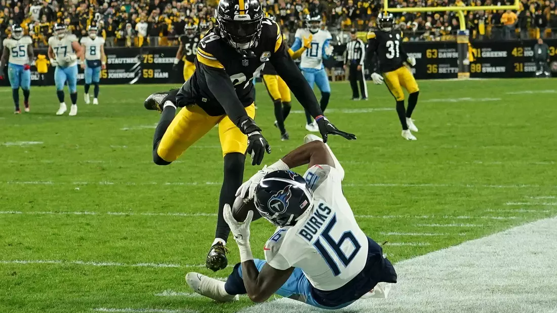Tennessee Titans Wide Receiver Treylon Burks (16) sorgte für einen Schreckmoment. - Bild: Matt Freed/AP/dpa