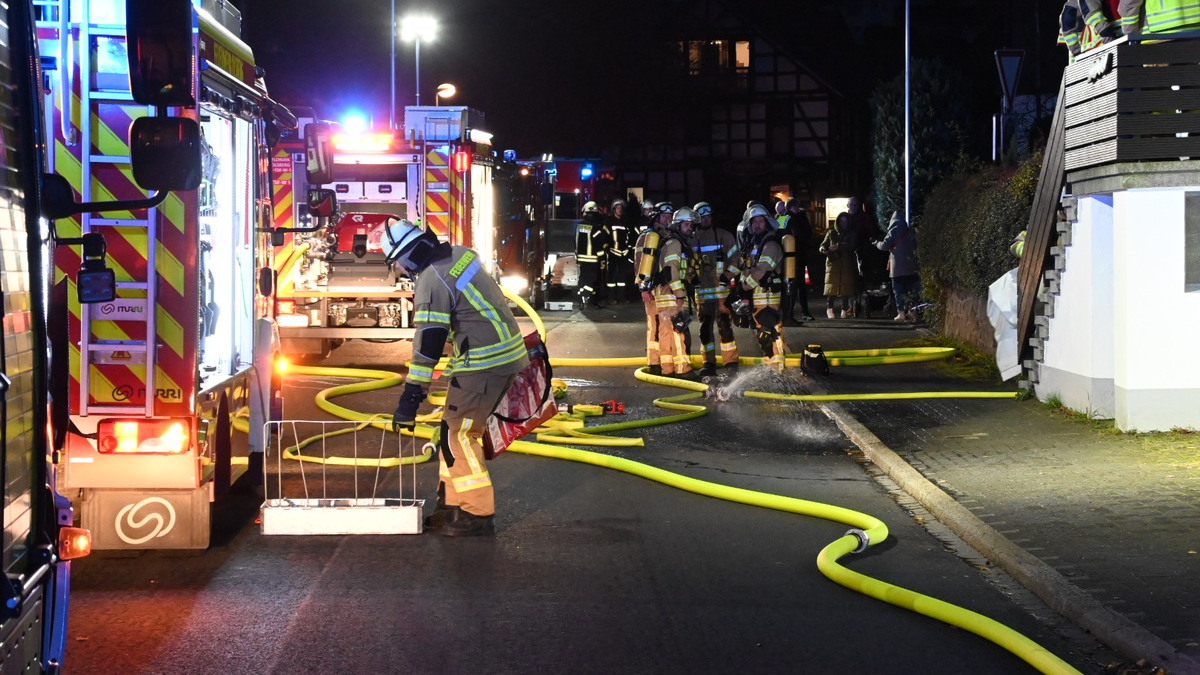 FF Olsberg: Defekte Ölheizung löst Großalarm in Olsberg aus. - Foto: presseportal.de