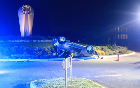 POL-COE: Nordkirchen, Ermener Straße/ Auto überschlägt sich im Kreisverkehr - Foto: presseportal.de
