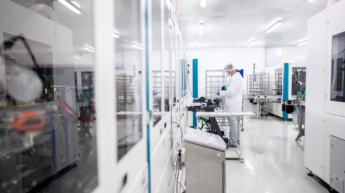 Karrierechancen mit nachhaltiger Zukunft: CustomCells treibt Wachstum in der Batteriezell-Fertigung voran und stellt Fachkräfte ein - Bild: presseportal.de