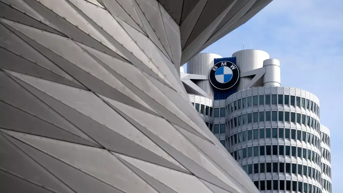 Die BMW-Firmenzentrale in München: Das Unternehmen hat neue Quartalszahlen vorgelegt. - Bild: Sven Hoppe/dpa