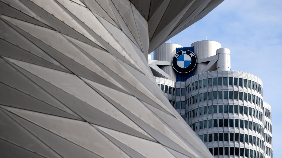 Die BMW-Firmenzentrale in München: Das Unternehmen hat neue Quartalszahlen vorgelegt. - Foto: Sven Hoppe/dpa