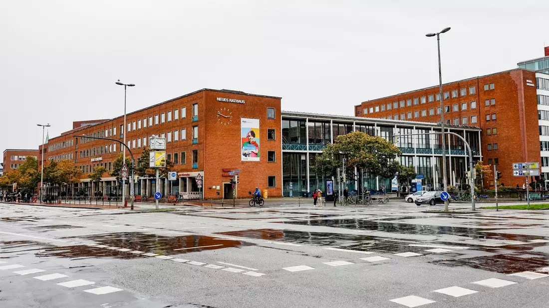An dieser Kreuzunguzung vor dem Neuen Kieler Rathaus ereihnete sich im Oktober ein schwerer Unfall. - Bild: Axel Heimken/dpa