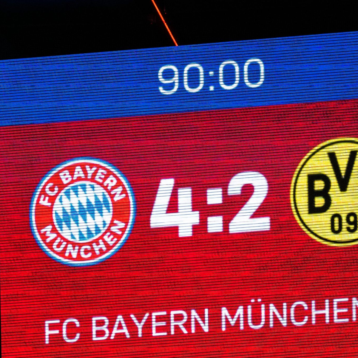 Der Klassiker verspricht Tore und Spannung. - Foto: Tom Weller/dpa